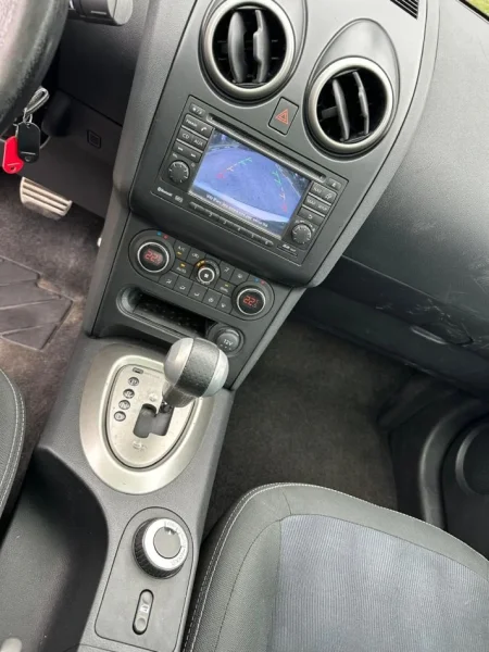 Tirane, shes SUV NISSAN QASHQAI 2.0 TDI PANORAMA FULL OPTION Nafte, e bardhë automatik Klima 221.000 km