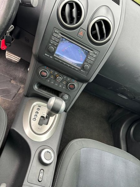 Tirane, shes SUV NISSAN QASHQAI 2.0 TDI PANORAMA FULL OPTION Nafte, e bardhë automatik Klima 221.000 km