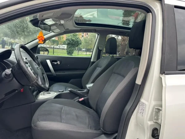 Tirane, shes SUV NISSAN QASHQAI 2.0 TDI PANORAMA FULL OPTION Nafte, e bardhë automatik Klima 221.000 km