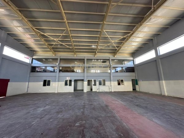 Tirane, jepet me qera ambjent biznesi Kati 0, 1.000 m² 3.200 € 