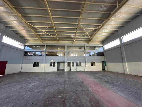 Tirane, jepet me qera ambjent biznesi Kati 0, 1.000 m² 3.200 € 