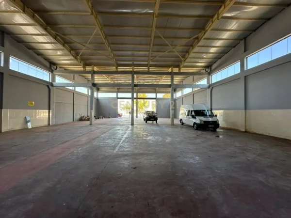 Tirane, jepet me qera ambjent biznesi Kati 0, 1.000 m² 3.200 € 