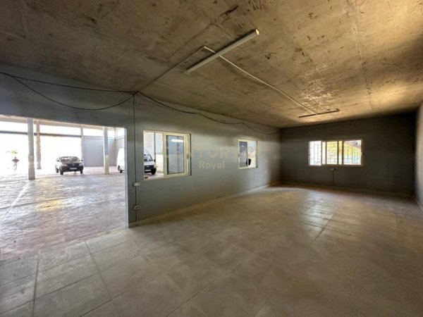 Tirane, jepet me qera ambjent biznesi Kati 0, 1.000 m² 3.200 € 