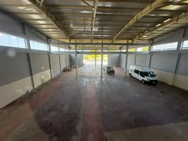 Tirane, jepet me qera ambjent biznesi Kati 0, 1.000 m² 3.200 € 