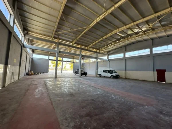 Tirane, jepet me qera ambjent biznesi Kati 0, 1.000 m² 3.200 € 