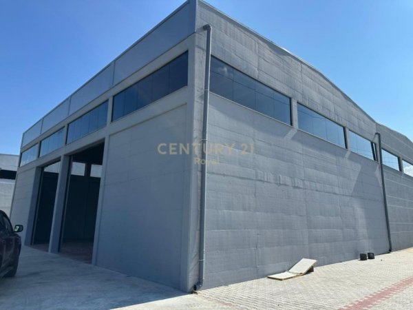 Tirane, jepet me qera ambjent biznesi Kati 0, 1.000 m² 3.200 € 