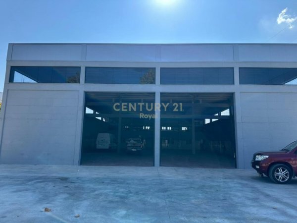 Tirane, jepet me qera ambjent biznesi Kati 0, 1.000 m² 3.200 € 