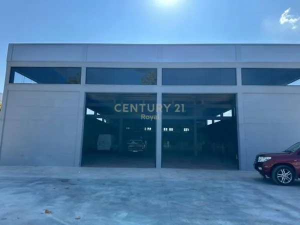 Tirane, jepet me qera ambjent biznesi Kati 0, 1.000 m² 3.200 € 