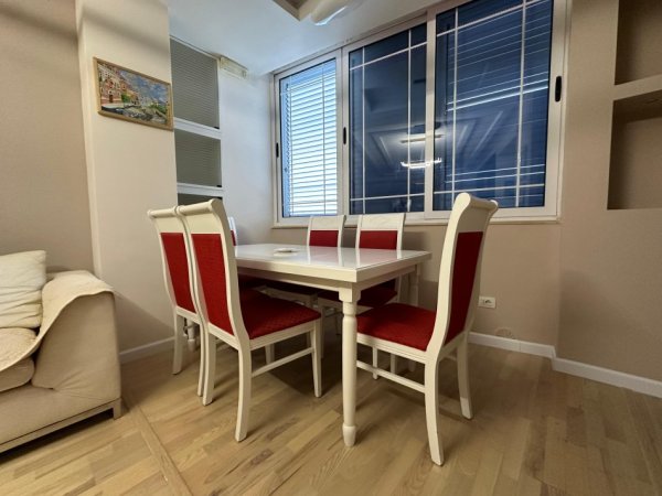 Tirane, jepet me qera apartament 1+1 Kati 1, 63 m² 550 € (Eleonora)