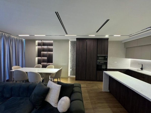 Tirane, shitet apartament 2+1 Kati 12, 126 m² 600.000 € 