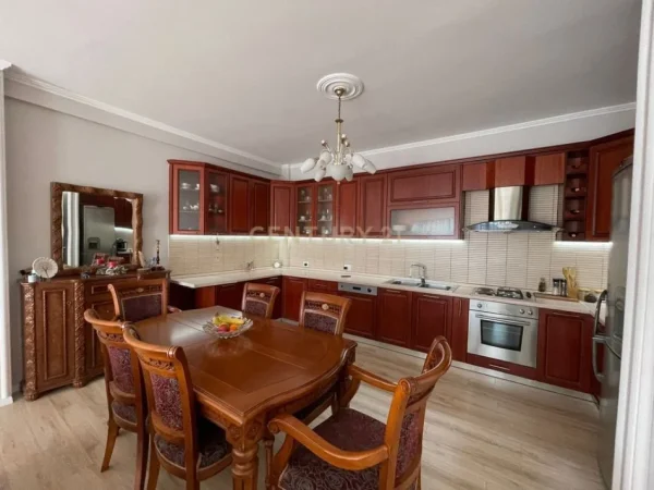 Tirane, jepet me qera apartament 2+1 Kati 7, 120 m² 750 € 