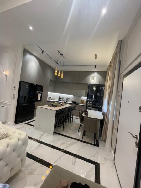 Tirane, shitet apartament 3+1 , 200 m² 420.000 € 