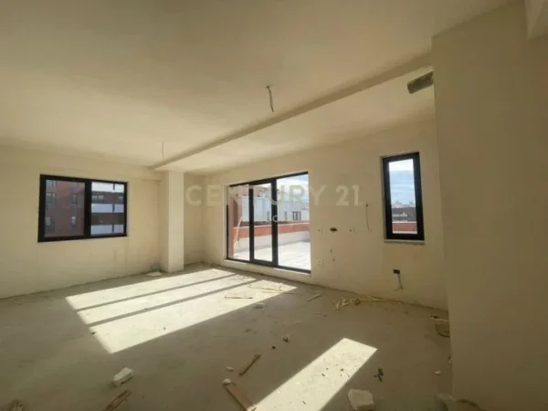 Tirane, shitet apartament+verande | Penthouse 2+1+Aneks+Ballkon Kati 7, 134 m² 230.850 € (Neom124660)