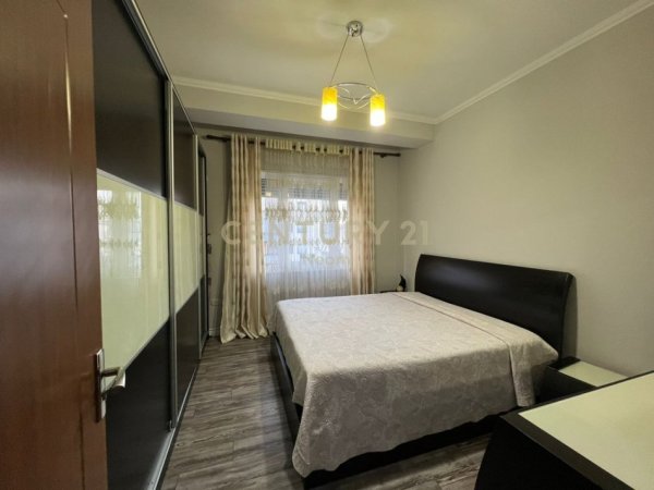 Tirane, jepet me qera apartament 2+1+Aneks+Ballkon Kati 3, 107 m² 700 € (Liqeni i Thate)