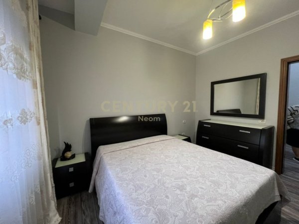 Tirane, jepet me qera apartament 2+1+Aneks+Ballkon Kati 3, 107 m² 700 € (Liqeni i Thate)