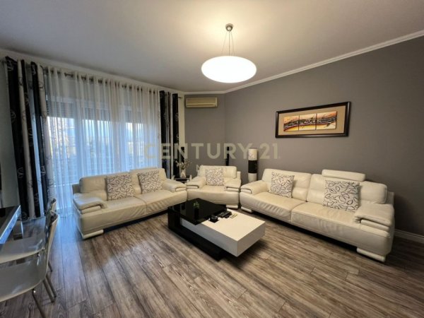Tirane, jepet me qera apartament 2+1+Aneks+Ballkon Kati 3, 107 m² 700 € (Liqeni i Thate)