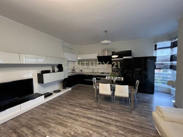 Tirane, jepet me qera apartament 2+1+Aneks+Ballkon Kati 3, 107 m² 700 € (Liqeni i Thate)