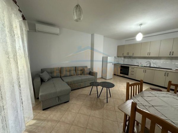 Tirane, jepet me qera apartament 2+1+Ballkon Kati 2, 90 m² 550 € 