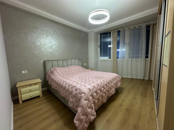 Tirane, jepet me qera apartament 1+1 Kati 5, 65 m² 550 € (Mine peza)