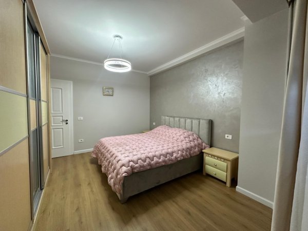 Tirane, jepet me qera apartament 1+1 Kati 5, 65 m² 550 € (Mine peza)