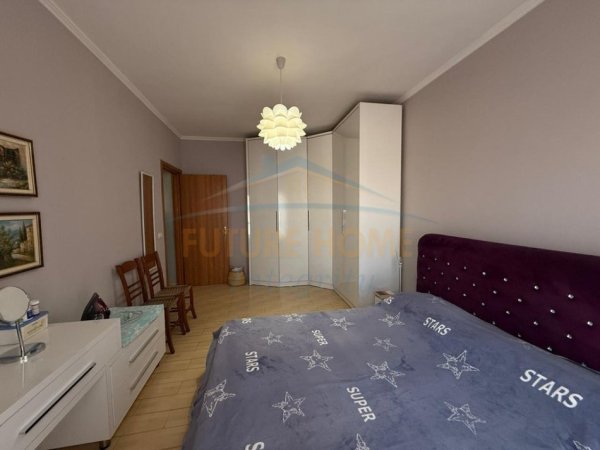 Shitet, Apartament 2+1, Pazari i Ri, Tiranë.
