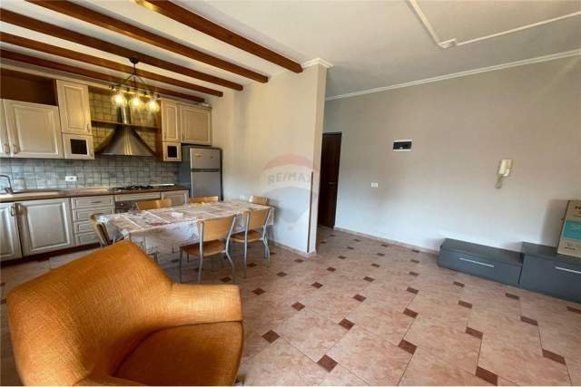 Tirane, jepet me qera apartament 2+1 Kati 7, 130 m² 500 Euro (Hamdi Sina)