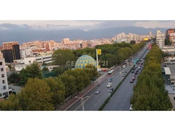 Tirane, shes GODINE KOMERCIALE 4.264 m² 7.000.000 Euro (Rr. Dritan Hoxha - Laprake, Laprakë)
