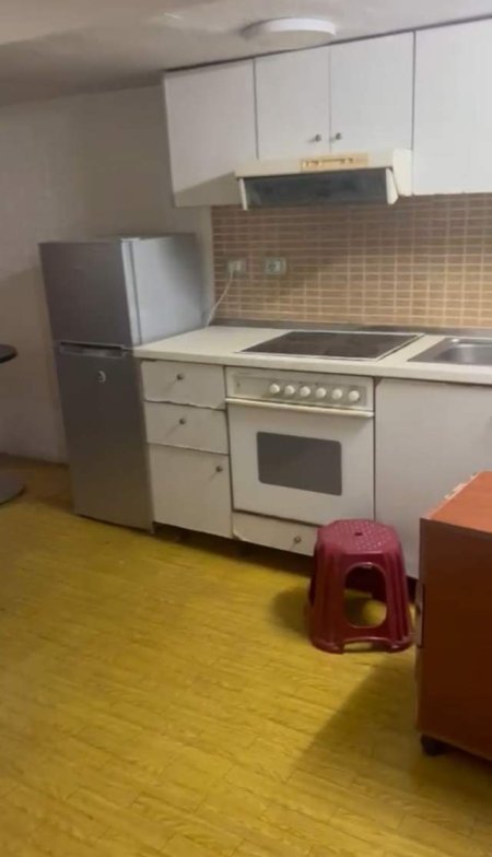 Tirane, jepet me qera garsonier 1+1 Kati 1, 45 m² 25.000 Leke (Pallati Almak)