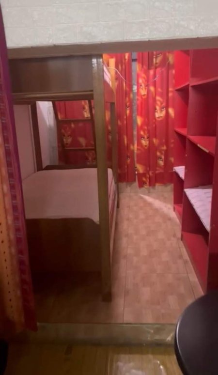 Tirane, jepet me qera garsonier 1+1 Kati 1, 45 m² 25.000 Leke (Pallati Almak)