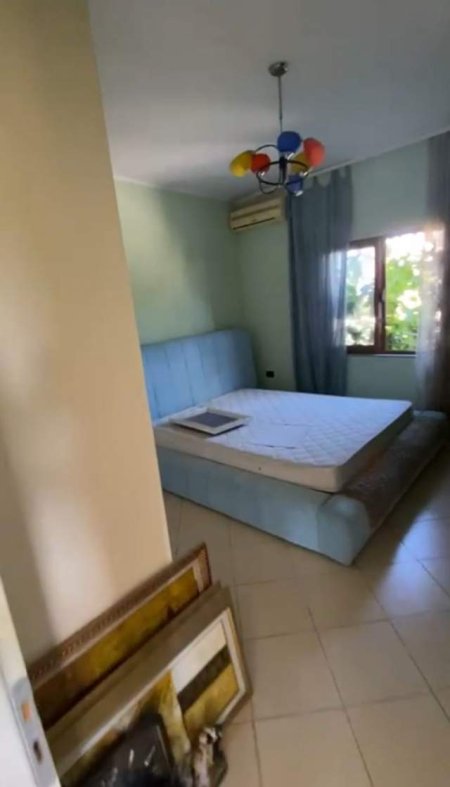 Tirane, jepet me qera shtepi 2+1 Kati 2, 90 m² 30.000 Leke (rruga Burgut)