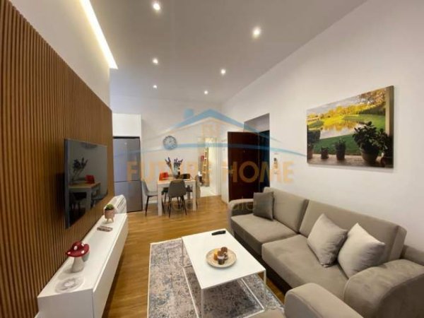 Tirane, jepet me qera apartament Kati 2, 70 m² 700 Euro (Blloku Ambasadave)