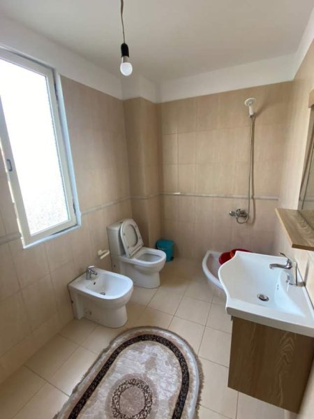 Tirane, jepet me qera apartament 1+1+BLK Kati 2, 65 m² 450 Euro (Komuna e Parisit)