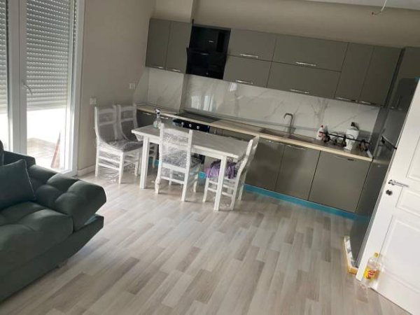 Tirane, jepet me qera apartament Kati 6, 105 m² 400 Euro (Rruga e dibres)