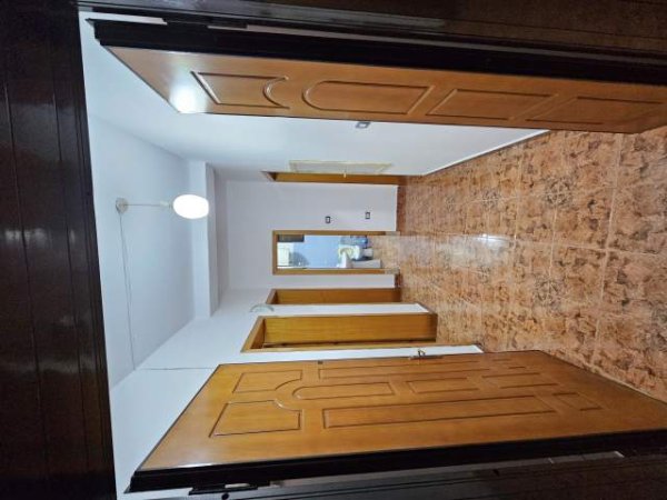 Tirane, jepet me qera apartament 2+1 Kati 1, 95 m² 33.000 Leke (Rruga Loni Ligori Kashar)