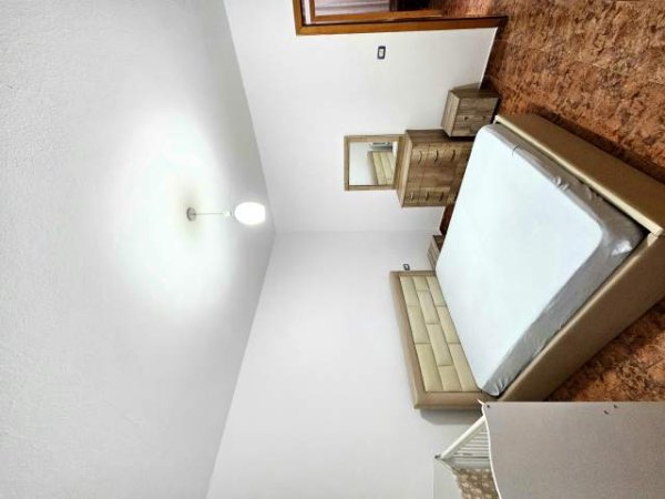 Tirane, jepet me qera apartament 2+1 Kati 1, 95 m² 33.000 Leke (Rruga Loni Ligori Kashar)