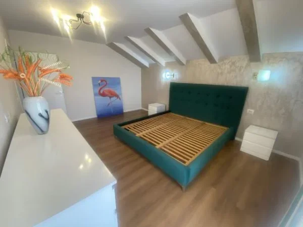 !!Jepet me Qera Apartament Dublex 3+1+2Bllk ,140 m2, 750 Euro, Mobiluar lux pabanuar asnjehere. Rr. Panorama, Don Bosko