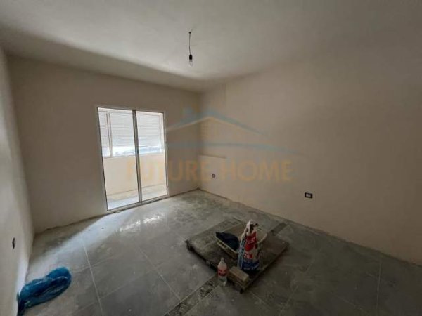 Korce, shitet apartament 1+1+BLK Kati 1, 76 m² 45.500 Euro (Lagjia 18, Korçë)