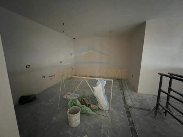 Korce, shitet apartament 1+1+BLK Kati 1, 76 m² 45.500 Euro (Lagjia 18, Korçë)