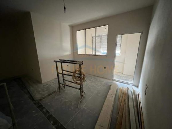 Korce, shitet apartament 1+1+BLK Kati 1, 76 m² 45.500 Euro (Lagjia 18, Korçë)