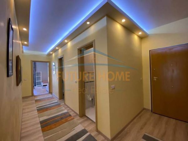 Tirane, jepet me qera apartament 2+1 Kati 13, 122 m² 800 Euro (Ekspozita)