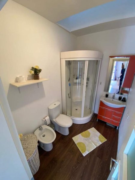 Tirane, jepet me qera apartament 3+1+BLK Kati 7, 190 m² 1.500 Euro (Rr."Pjetër Bogdani")