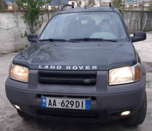 Tirane, shitet  ose nderrohet xhip Land Rover Freelander Viti 2000, 2.500 Euro