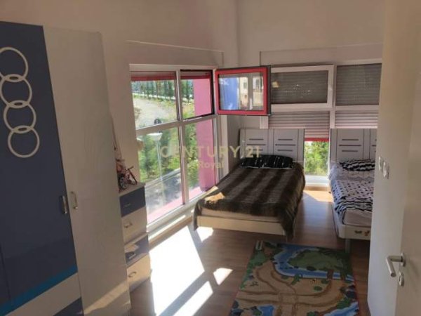 Tirane, jepet me qera apartament 2+1 Kati 3, 96 m² 350 Euro (Ali Dem TEK "KOMPLEKS MANGALEM")