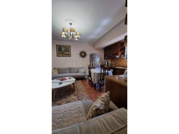 Tirane, jepet me qera apartament 2+1+BLK Kati 4, 120 m² 600 Euro (Ish Blloku)