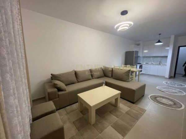 Tirane, jepet me qera apartament 1+1+BLK Kati 2, 72 m² 400 Euro (Kompleksi Zirkon)