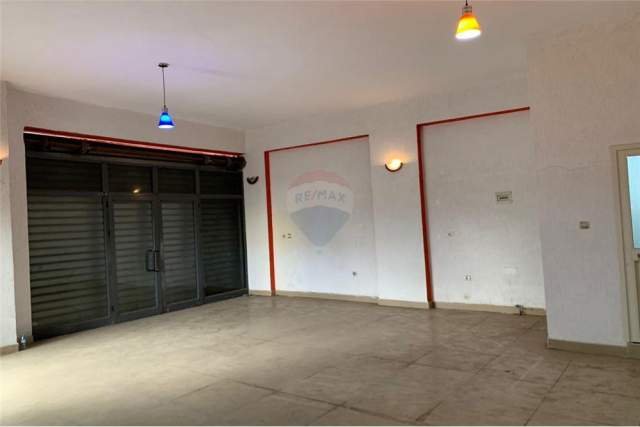 Tirane, shitet dyqan Kati 0, 52 m² 65.000 Euro (Don Bosko)