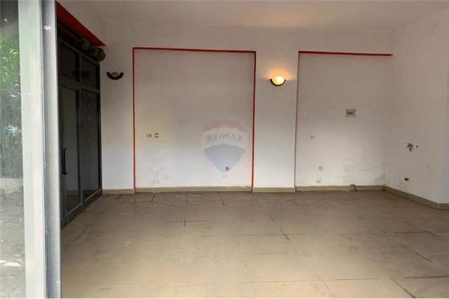 Tirane, shitet dyqan Kati 0, 52 m² 65.000 Euro (Don Bosko)