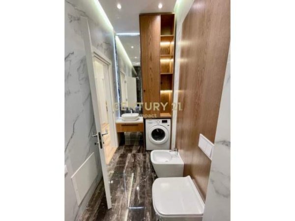 Tirane, jepet me qera apartament 2+1 Kati 7, 99 m² 1.000 Euro