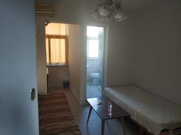 Tirane, jepet me qera garsonier 1+1 Kati 5, 30 m² 320 Euro (Bulevardi Zogu i Pare)