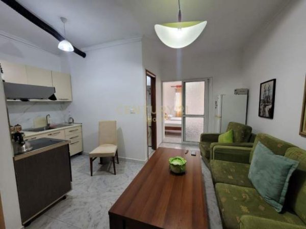 Tirane, jepet me qera apartament Kati 2, 40 m² 350 Euro (Sheshi Willson)